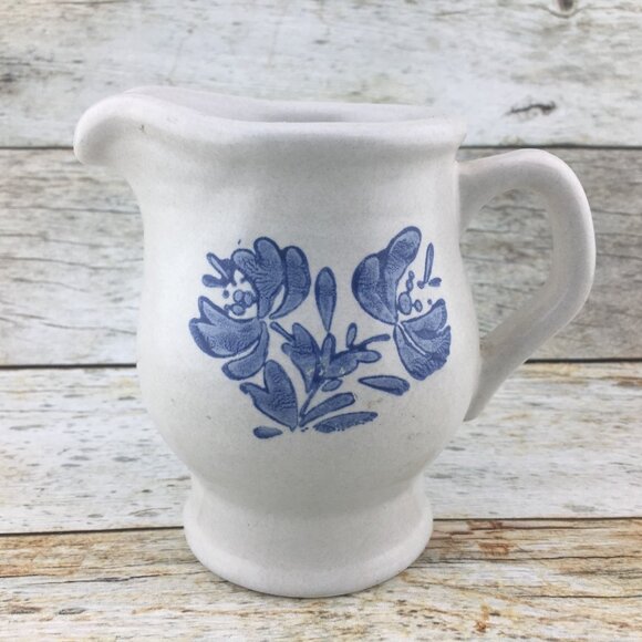 PFALTZGRAFF Yorktowne Gray Stoneware Blue Flower Handled 4.5" Pitcher Creamer - Picture 1 of 8